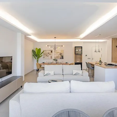 Splendid 3-br Just 3 Minutes From The Apartment