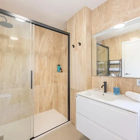 Apartment Splendid 3-br Just 3 Minutes From The Marbella