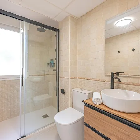 Splendid 3-br Just 3 Minutes From The Apartment