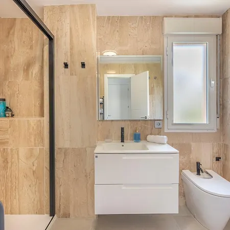 Splendid 3-br Just 3 Minutes From The Apartment