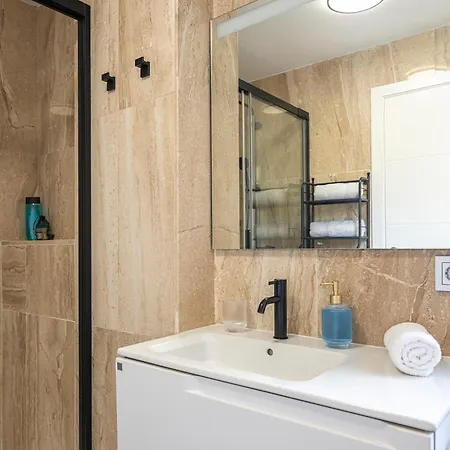 Apartment Splendid 3-br Just 3 Minutes From The *