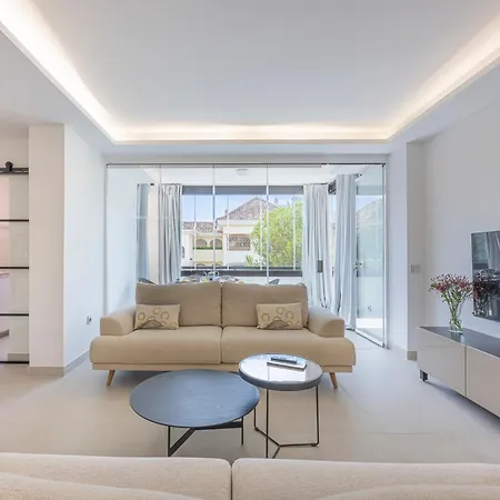 Apartment Splendid 3-br Just 3 Minutes From The Marbella
