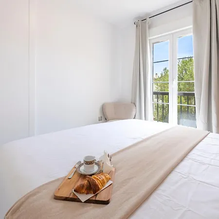 Apartment Splendid 3-br Just 3 Minutes From The